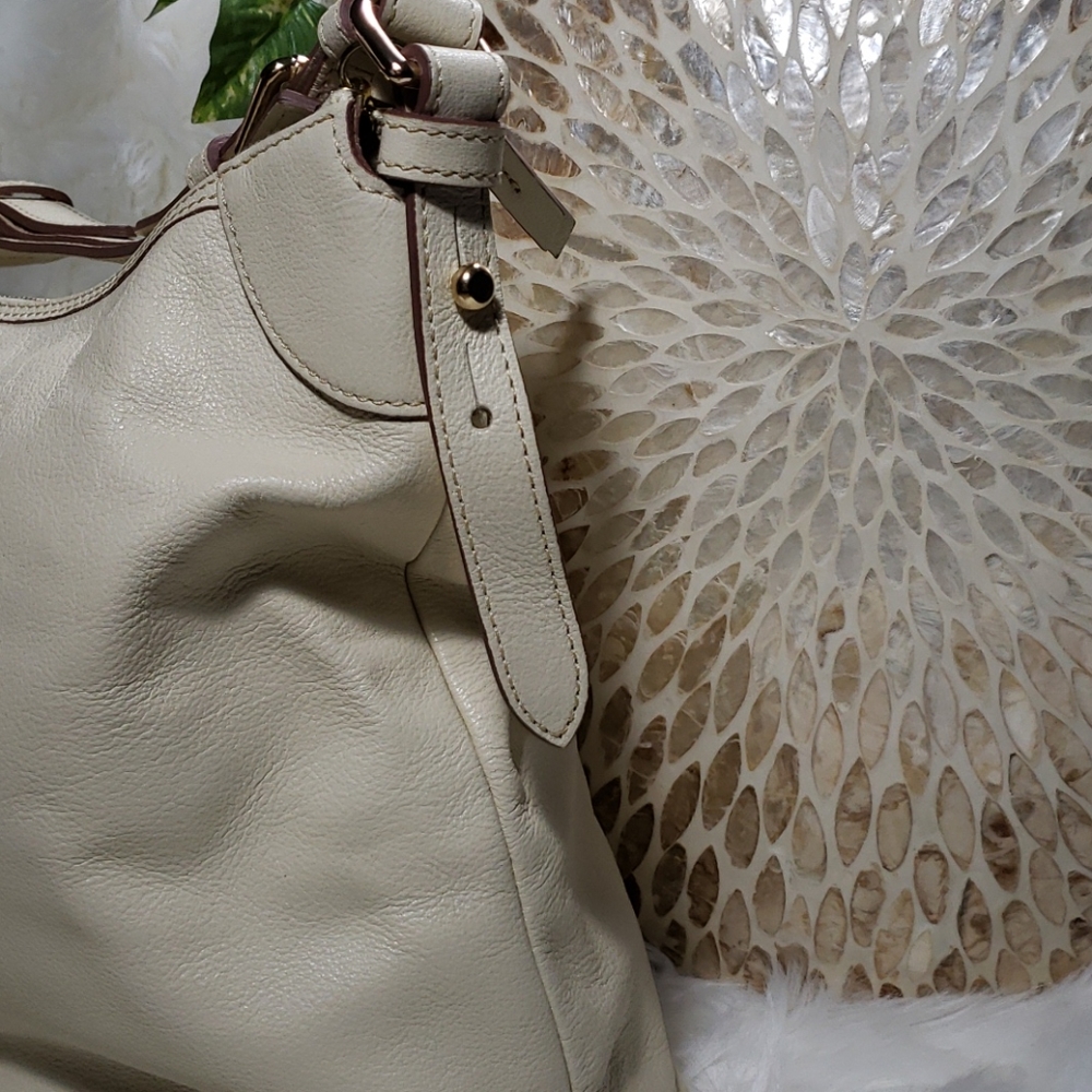 Designer Handbag - Picture 5 of 12